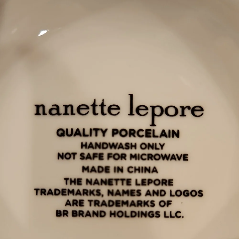 Nanette Lepore White and Gold Coffee/Tea Mug